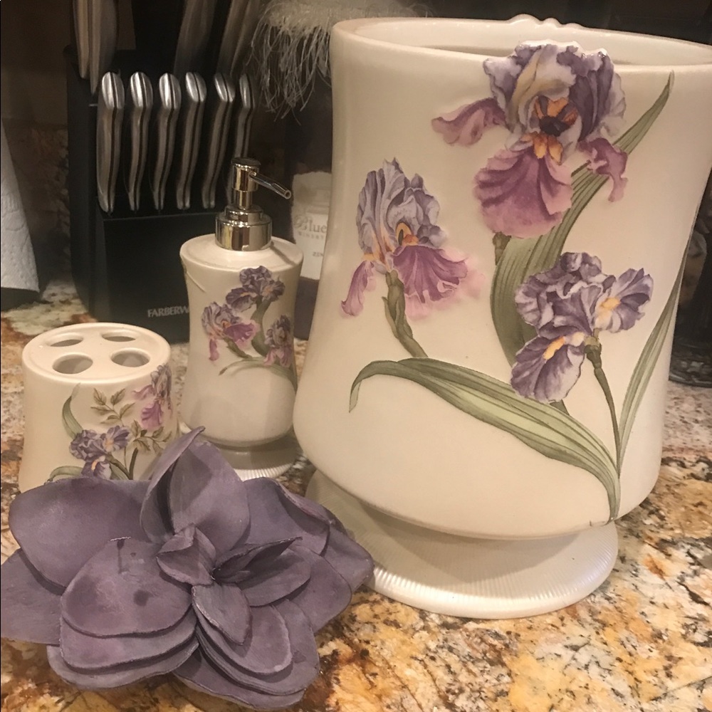 Bathroom set! Beautiful!